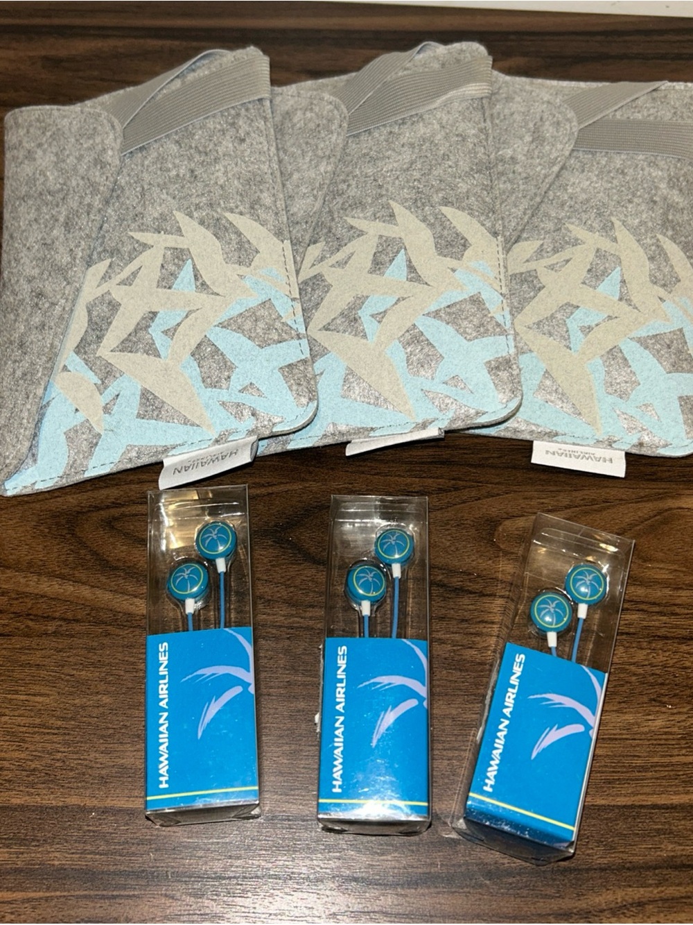 Hawaiian Airlines x Noho Amenities Kit Travel Essentials 6 PCs + Wired Earbuds